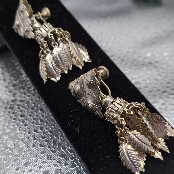 Vintage Leaves Dangle Earrings. Unique & Attractive. VGC. - Picture 7 of 11